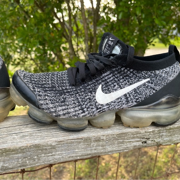 Nike Air VaporMax Fly knit 3 Oreo (Women's) size 9 - Picture 3 of 10